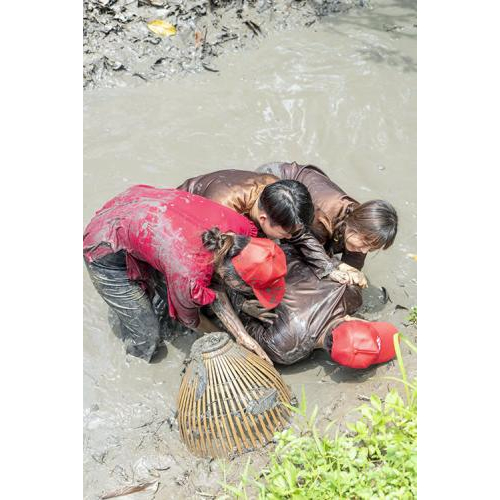 Trải Nghiệm Tát Mương Bắt Cá Tại Vườn Sinh Thái Tuấn Tường