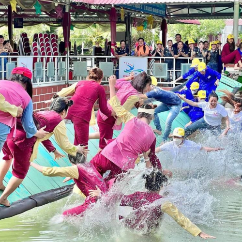 Phú Điền Có Gì Chơi Cho Nhóm Bạn? Gợi Ý “Quẩy Nhẹ” Nhưng Vẫn Chill Hết Nấc