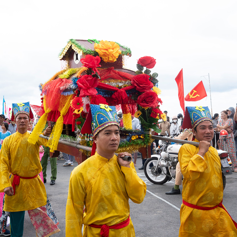 Tình Cảm Của Người Dân Đảo Dành Cho Cá Ông – Nét Văn Hóa Biển Đầy Tôn Kính