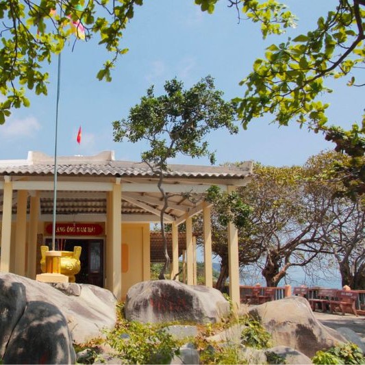 Di Tích Nghinh Ông Hòn Sơn – Điểm Đến Vừa Linh Thiêng Vừa Bình Yên