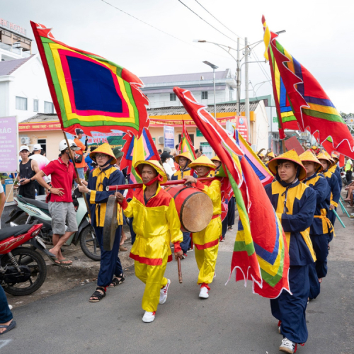 Không Khí Lễ Hội Nghinh Ông Hòn Sơn Qua Góc Nhìn Của Du Khách