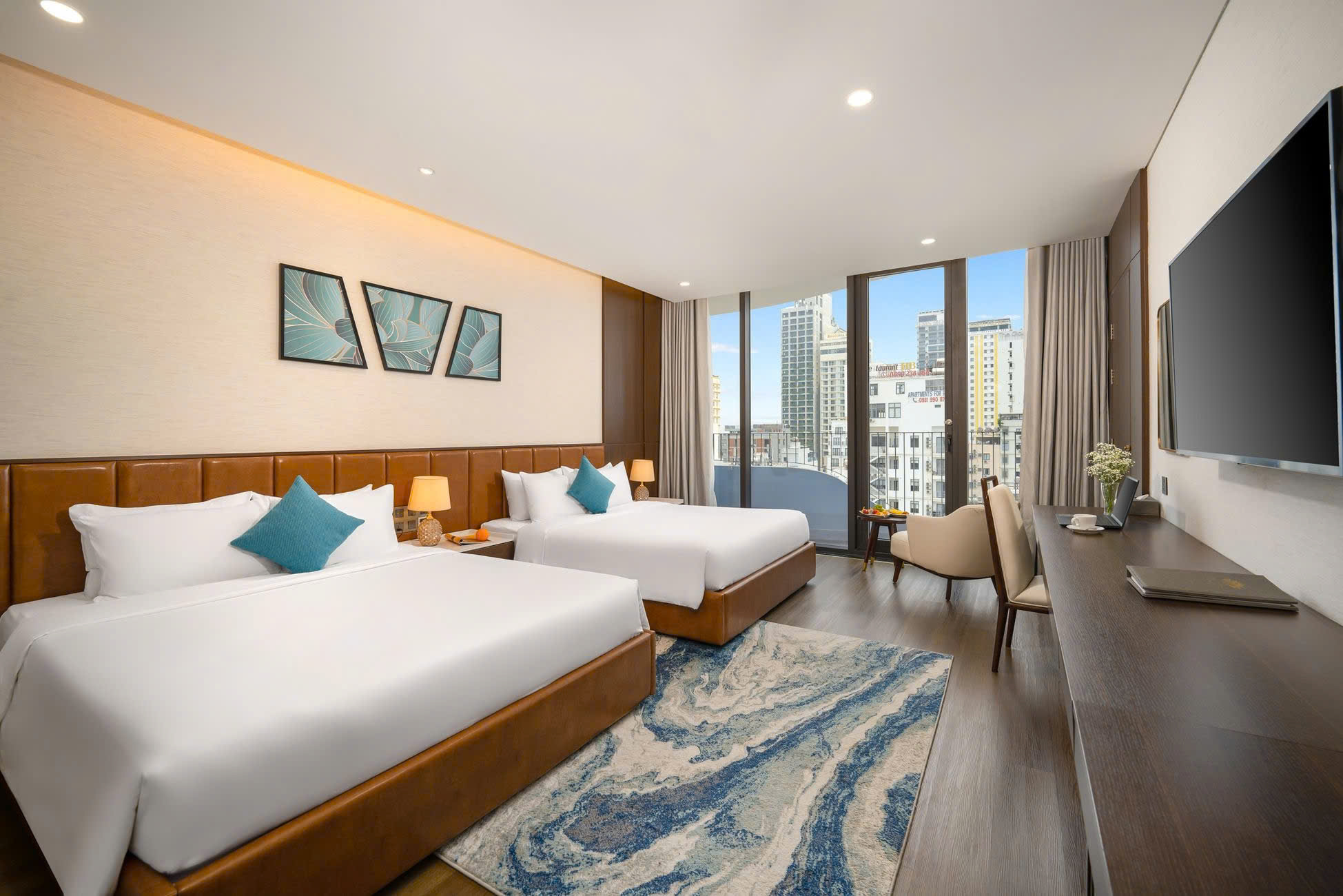 Deluxe double/twin city balcony