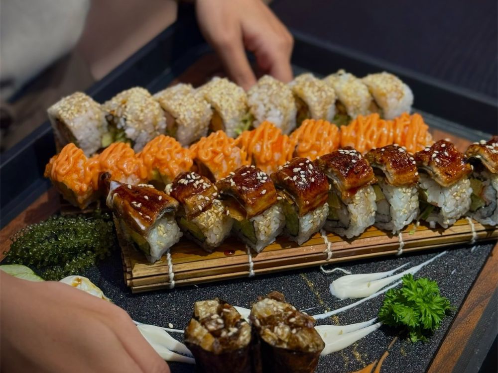 Roll - Cơm bọc ngoài