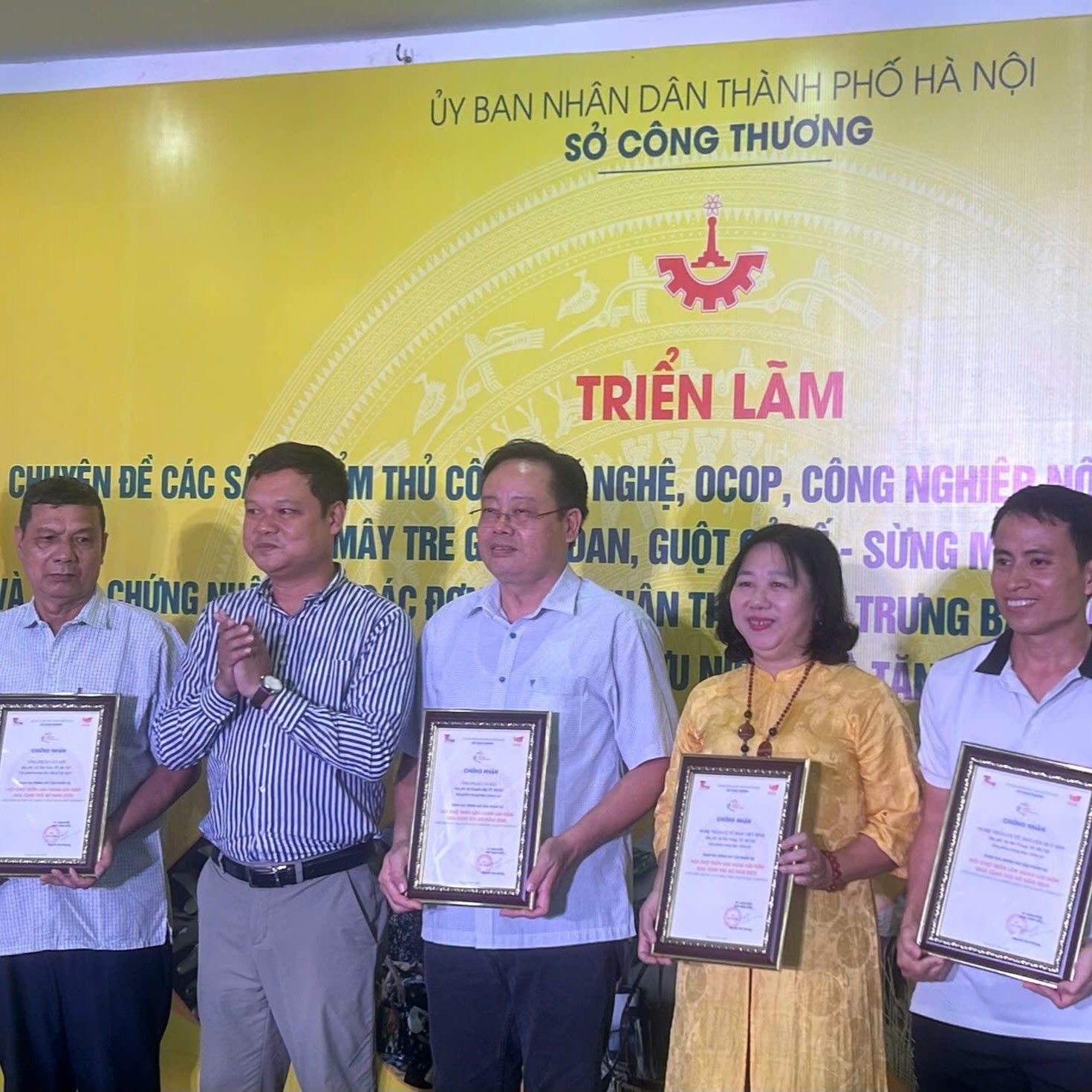 Quảng Bá Chuyên Đề Sản Phẩm Thủ Công Mỹ Nghệ - Thúc Đẩy Đa Dạng Mẫu Mã, Nâng Cao Chất Lượng