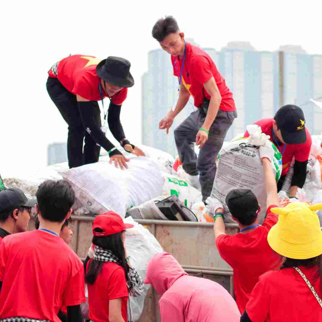 Hà Nội: Hơn 800 Tình Nguyện Viên Hưởng Ứng Chiến Dịch Bảo Vệ Môi Trường