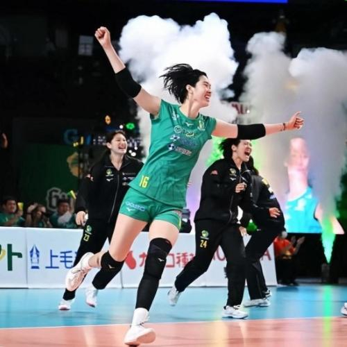 Chủ Công Thanh Thúy Lần Đầu Nhận Vinh Dự Cao Quý Tại Giải Bóng Chuyền Nhật Bản