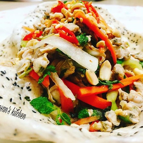 Gói Hến Xúc Bánh Đa: Món Ăn Dân Dã Đầy Hấp Dẫn Mùa Hè