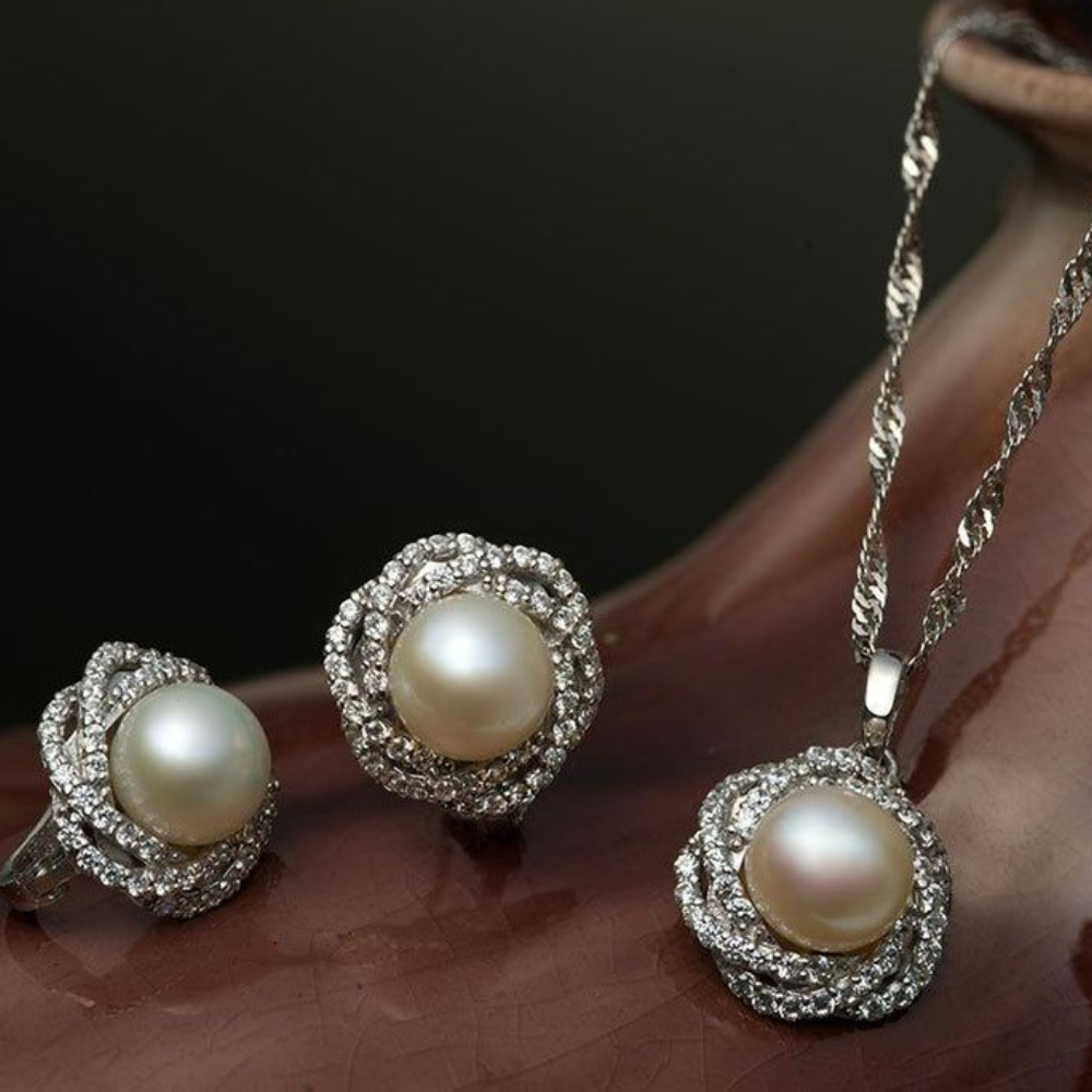 Ngọc Trai Và Đá Quý: Trang Sức Nào Dễ Đeo Hàng Ngày Hơn?