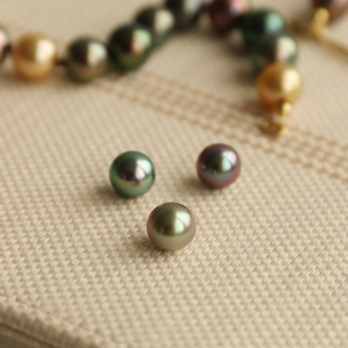 Vì Sao Ngọc Trai Thật Không Bao Giờ Sáng Chói Như Đá Quý?