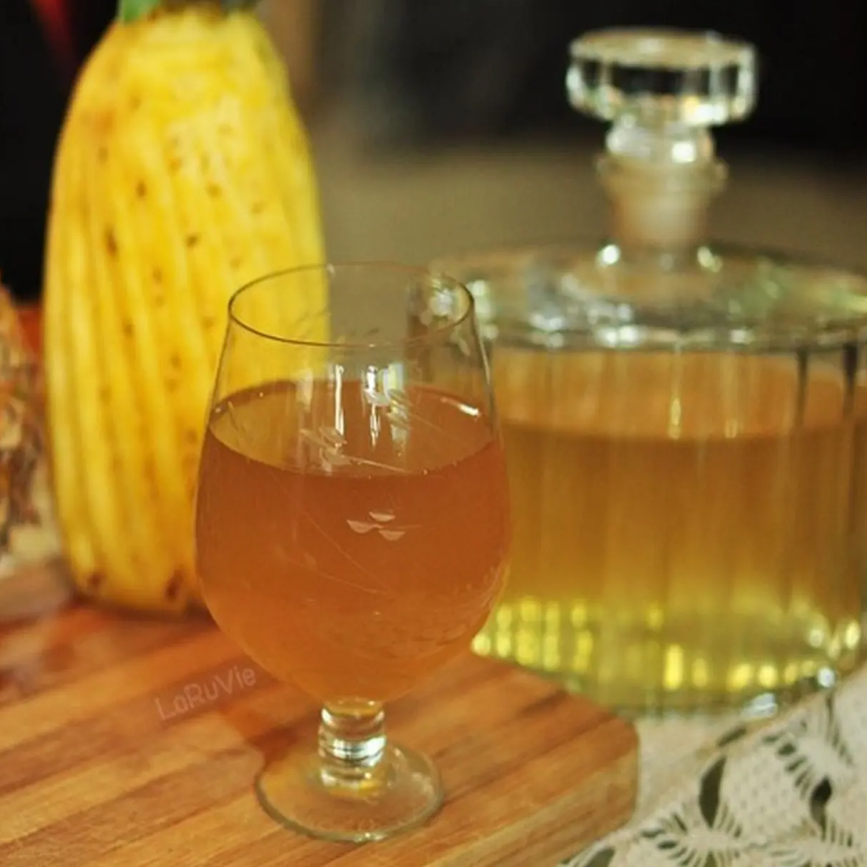 Rượu Khóm Tâm Kỷ – Hương Vị Trái Cây Tự Nhiên, Dễ Uống