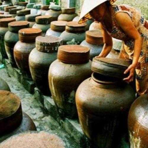 Nước Mắm Truyền Thống – Tinh Hoa Ẩm Thực Việt Trong Từng Giọt Đậm Đà