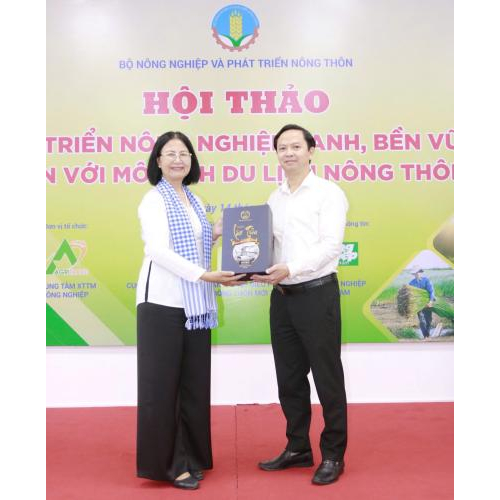 Rượu Thủ Công Út Tây – Hương Vị Truyền Thống Hòa Quyện Sáng Tạo