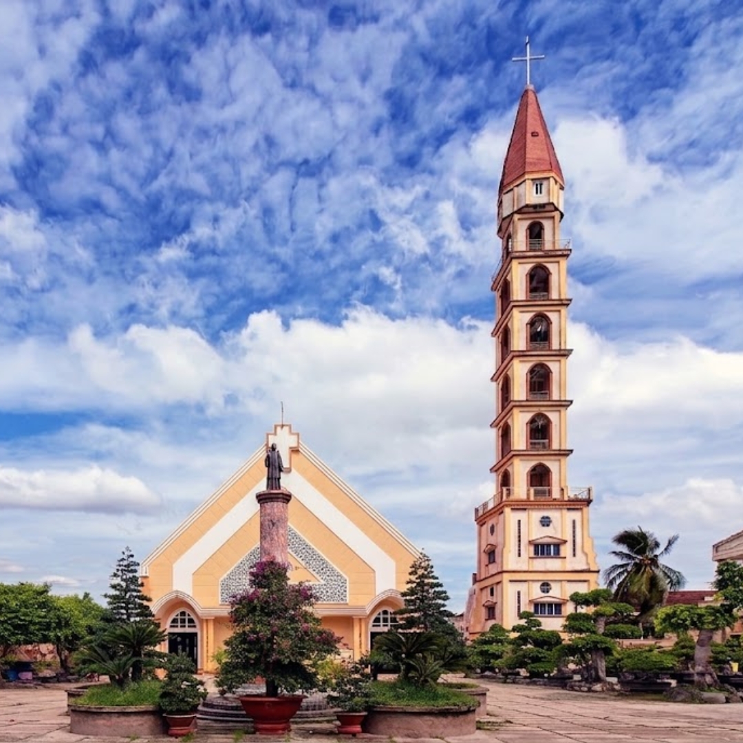 Nhà Thờ Cái Mơn (Vĩnh Long): Ngôi Thánh Đường 300 Năm Cổ Kính