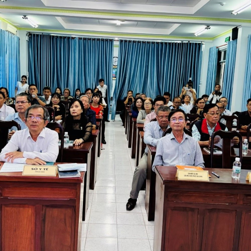 Tôn Vinh Cống Hiến Của Đội Ngũ Thầy Thuốc Qua Tác Phẩm Văn Học, Nghệ Thuật