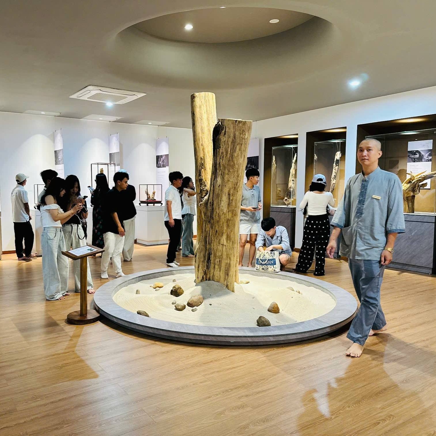 Trường THPT Dương Đông Tham Quan Và Trải Nghiệm Không Gian Văn Hóa Trầm Hương Tại TTC Trầm Tuệ