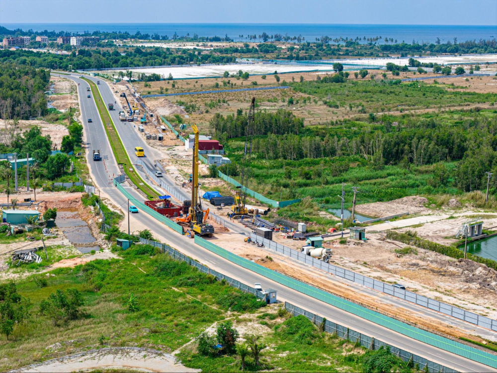 Cú hích khổng lồ cho du lịch & Bất động sản