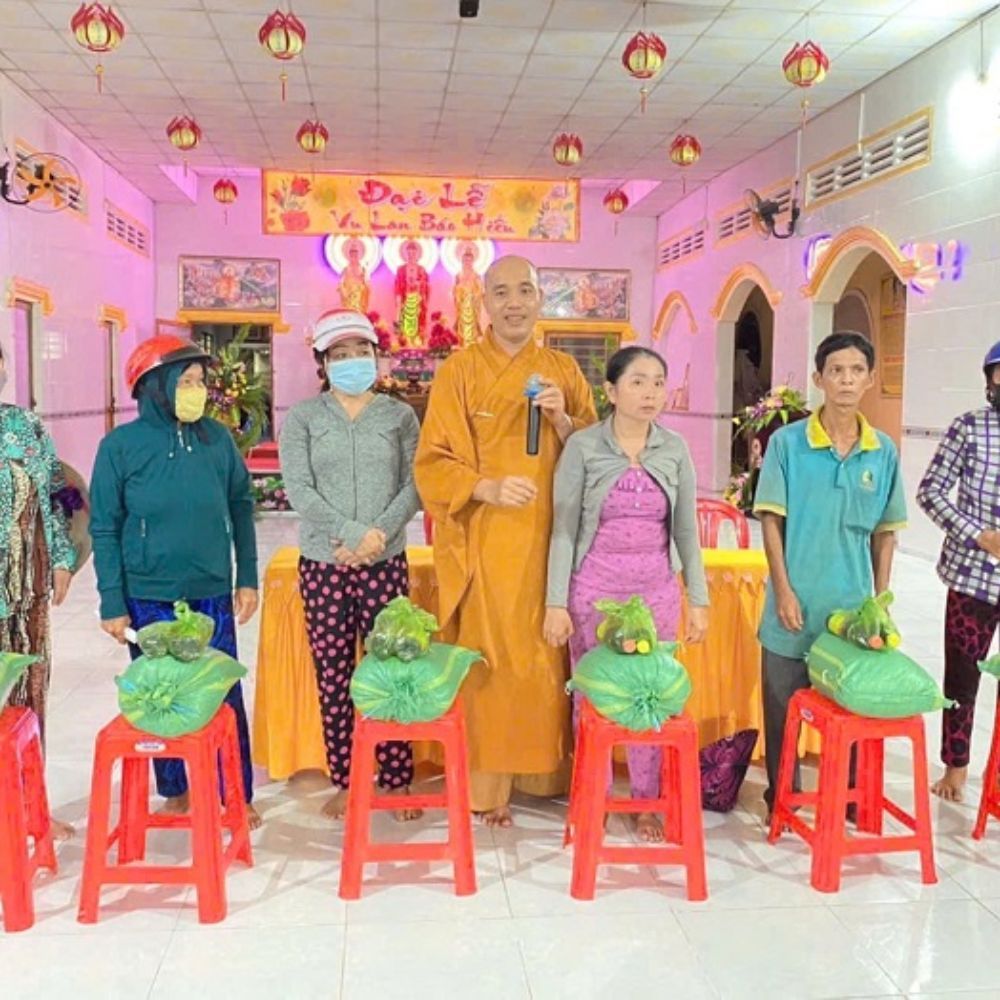 Chi Hội Chùa Phước Hưng, Xã Thạnh Phước, Huyện Giồng Riềng – Hội Hữu Nghị Việt Nam – Thái Lan Tỉnh Kiên Giang Trao Tặng 345 Phần Quà Cho Người Nghèo, Hộ Gia Đình Khó Khăn