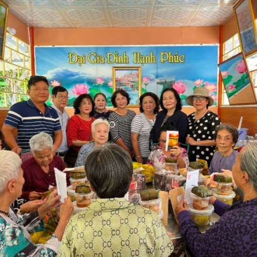 Tặng Quà Tết Cho Nhà Dưỡng Lão Thành Phố Rạch Giá