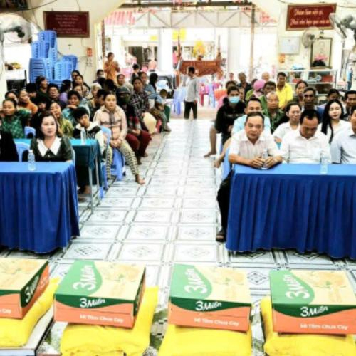 Hội Hữu Nghị Việt Nam - Thái Lan Tỉnh Tặng Quà Cho Người Nghèo Tại Ấp Thái Tiến, Xã Sơn Kiên, Tỉnh An Giang
