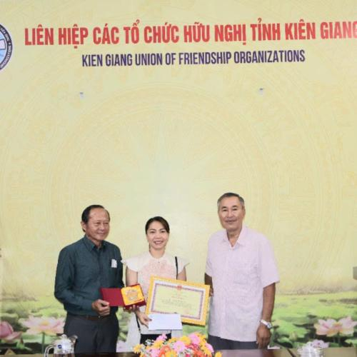 Hội Hữu Nghị Việt Nam - Nhật Bản Tỉnh Trao Tặng Bằng Khen Và Biểu Trưng Của Chủ Tịch Uỷ Ban Nhân Dân Tỉnh Kiên Giang Cho Nhà Tài Trợ