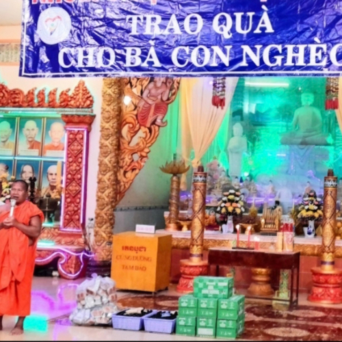 Chi Hội Chùa Lát Cát Tặng 100 Phần Quà Cho Hộ Dân Tộc Nghèo Phường Vĩnh Lạc, Xã Phi Thông, Thành Phố Rạch Giá Nhân Lễ Khai Giảng Khóa Tu Mùa Hè Năm 2024