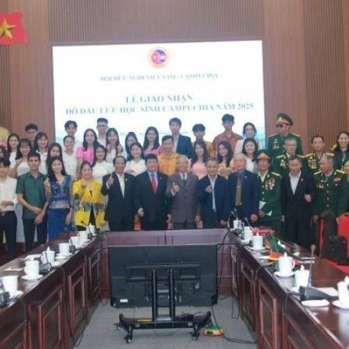 Đỡ Đầu Lưu Học Sinh Campuchia: Hướng Tới Đồng Hành Lâu Dài
