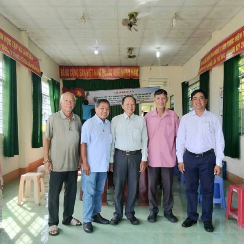 Lễ Bàn Giao 300 Lu Xi Măng Cho Hộ Nghèo, Hộ Cận Nghèo Và Hộ Khó Khăn Trên Địa Bàn Xã Thạnh Lộc - Tỉnh An Giang