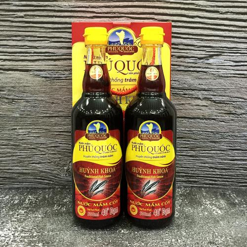 Nước Mắm Cốt Nhĩ Truyền Thống CDĐL Phú Quốc Huỳnh Khoa 40 Độ Đạm – Đậm vị nguyên chất từ biển cả ( 500 ml | Hộp 2 chai )