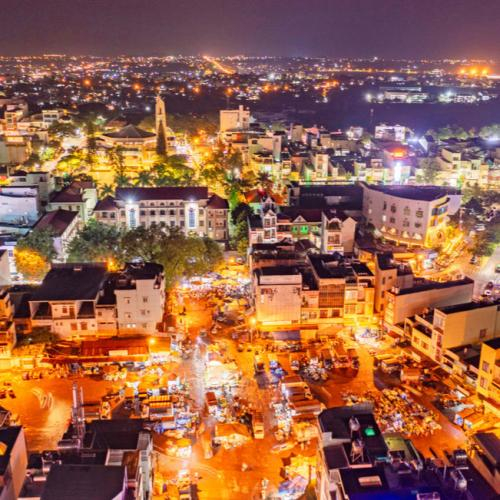 Cẩm Nang Mua Sắm Tại Pleiku: Nên Đi Chợ Truyền Thống Hay Mua Sắm online?