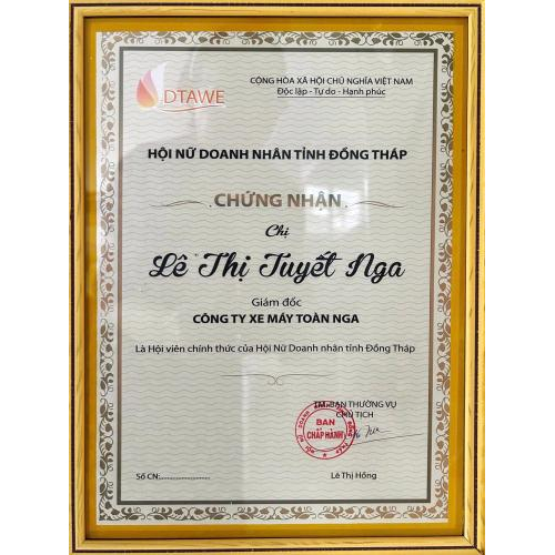 Giấy chứng nhận và thư cảm on của xe máy Toàn Nga