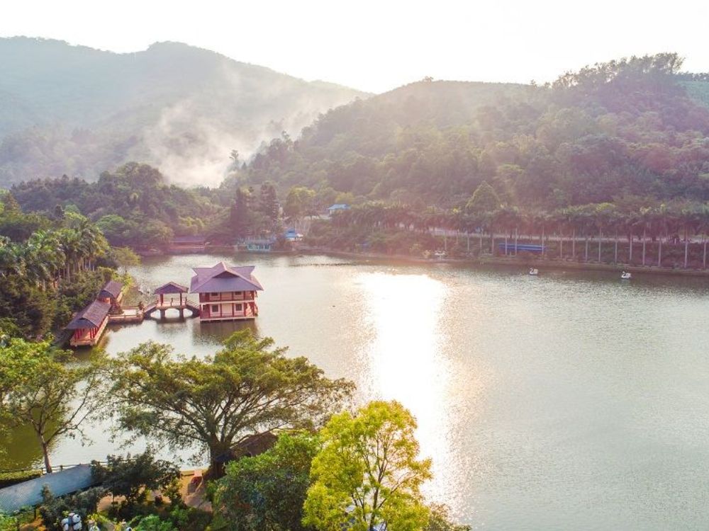 Ngắm cảnh Hồ Ao Vua