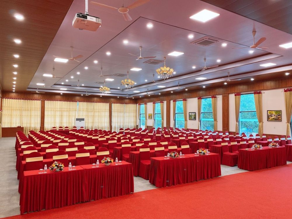 Phòng hội trường Ao Vua