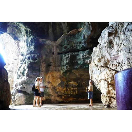 Thạch Động Thôn Vân