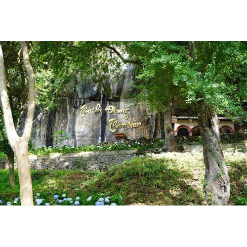 Thạch Động Thôn Vân