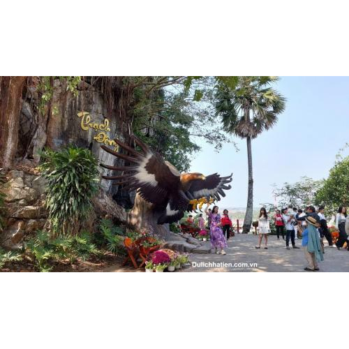 Thạch Động Thôn Vân